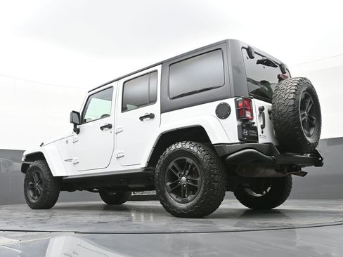 Used 2017 Jeep Wrangler Unlimited Sahara image 44