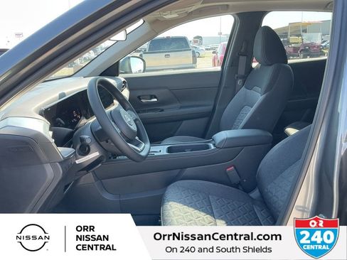 New 2025 Nissan Kicks SV w/ SV Premium Package image 17