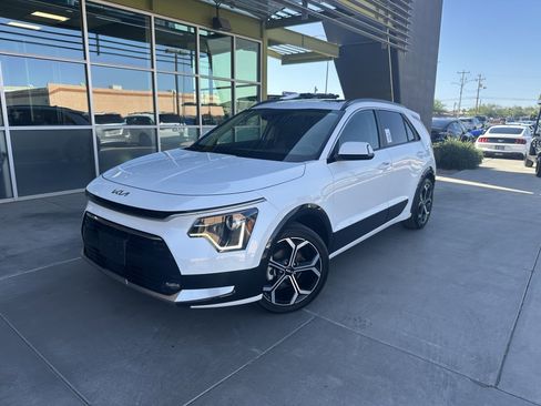 Used 2023 Kia Niro EX Touring image 1
