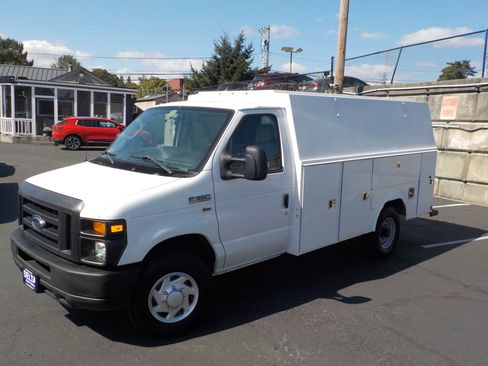 Used 2013 Ford E-350 and Econoline 350 Super Duty w/ Class I Trailer Tow Pkg RWD image 5