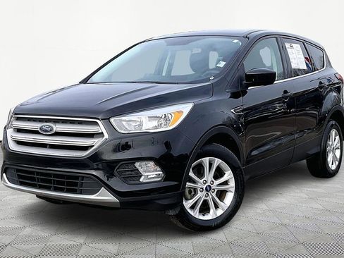 Used 2019 Ford Escape SE image 2