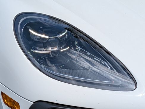 Certified 2024 Porsche Macan AWD/4WD image 26