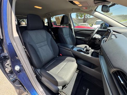 Used 2025 Nissan Rogue SV FWD image 33