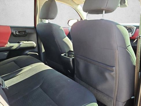 Used 2018 Toyota Tacoma SR5 image 18