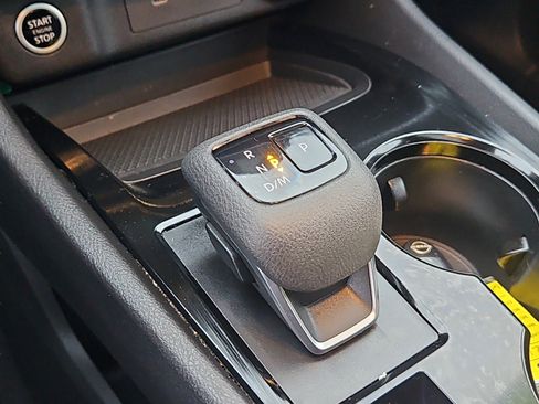 Used 2022 Nissan Rogue SV w/ SV Premium Package image 21