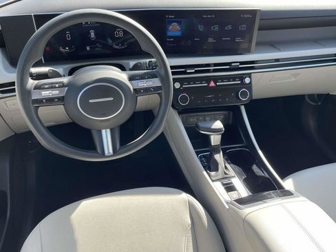 Certified 2025 Hyundai Tucson SEL image 9