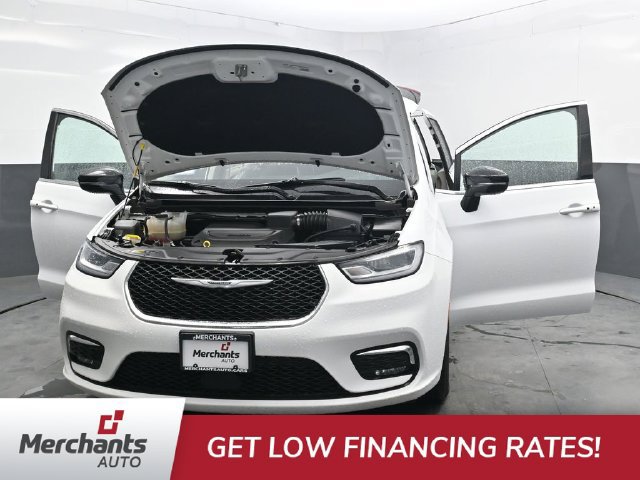 Used 2024 Chrysler Pacifica Touring-L FWD image 42