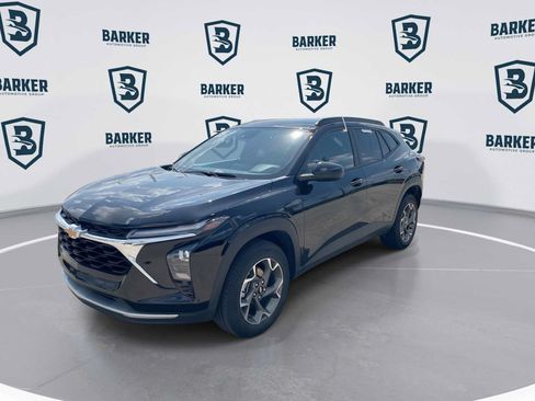Used 2025 Chevrolet Trax LT w/ Driver Confidence Package FWD image 5