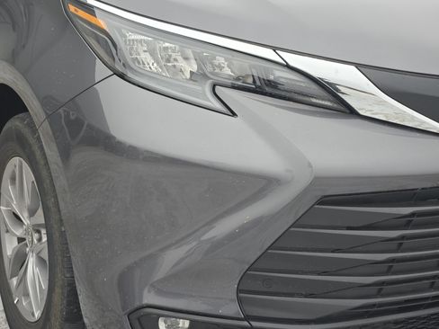 Used 2025 Toyota Sienna XLE image 10