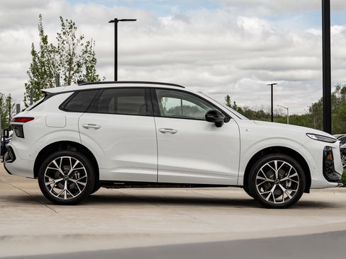New 2026 Audi Q3 quattro 2.0T AWD/4WD image 3