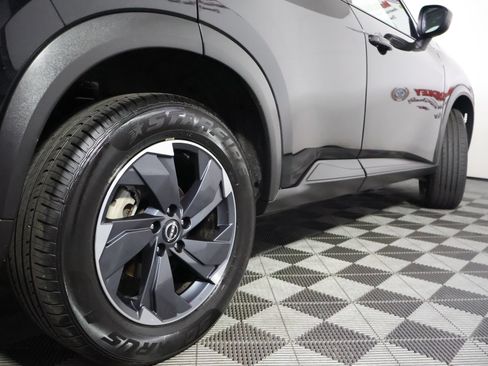 Used 2024 Nissan Rogue SV AWD/4WD image 12