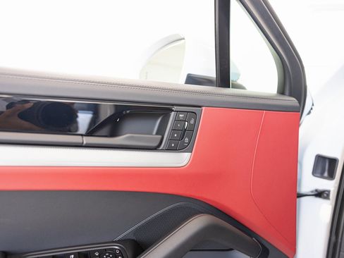 New 2024 Porsche Cayenne Coupe image 29