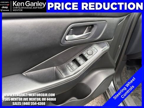 Used 2024 Nissan Rogue SV image 11