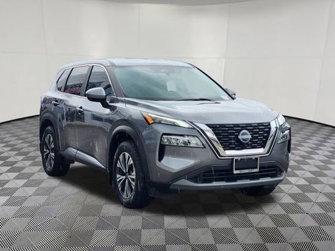 Used 2023 Nissan Rogue SV image 2