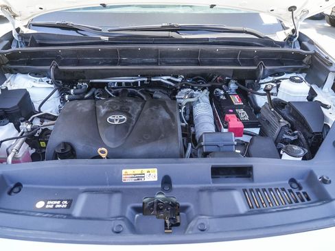 Used 2022 Toyota Highlander XSE FWD image 28