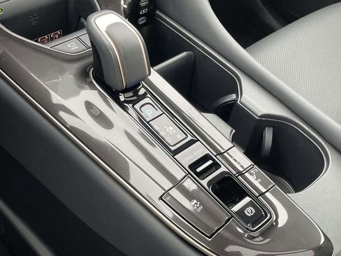 Used 2024 Toyota Crown Limited image 23