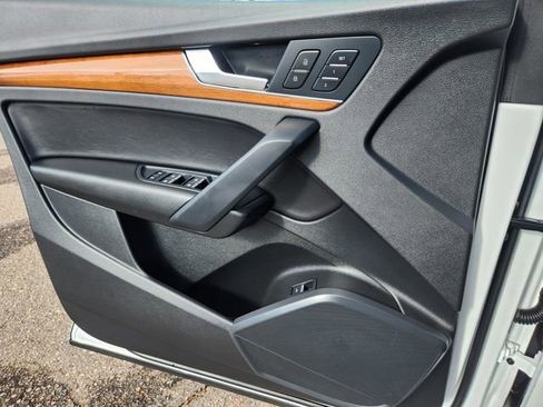 Used 2023 Audi Q5 2.0T Premium w/ Convenience Package image 8