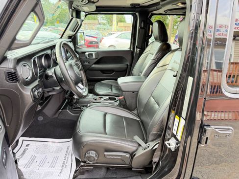 Used 2019 Jeep Wrangler Unlimited Sahara w/ Dual Top Group AWD/4WD image 12