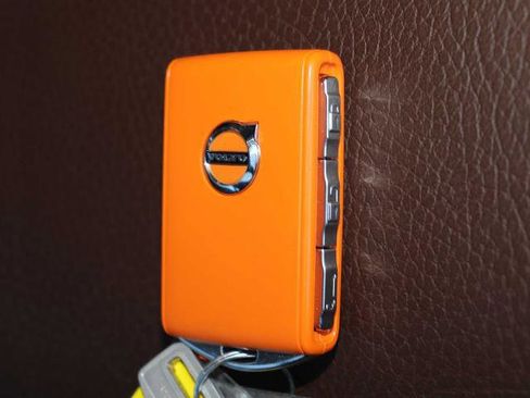 Used 2021 Volvo XC60 T5 Momentum w/ Advanced Package image 36