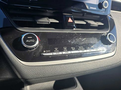 Used 2022 Toyota Corolla LE image 29