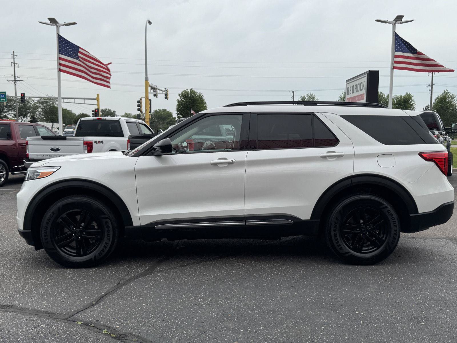 Used 2021 Ford Explorer XLT w/ Equipment Group 202A AWD/4WD image 4