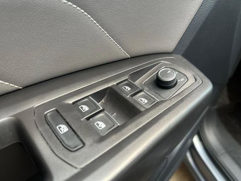 Used 2022 Volkswagen Atlas Cross Sport SE image 28