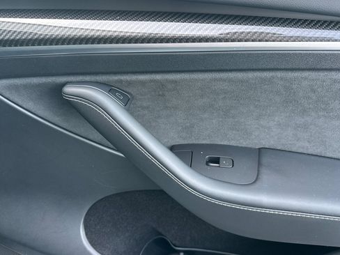 Used 2023 Tesla Model Y Performance image 22