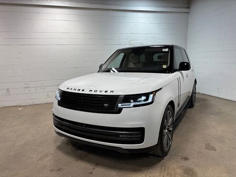 Used 2023 Land Rover Range Rover SE AWD/4WD image 2