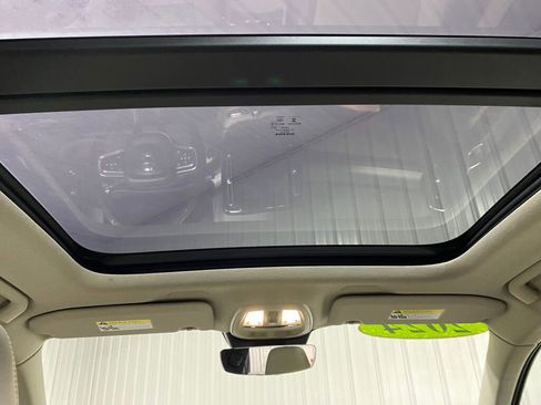 Used 2024 Volvo XC40 B5 Plus image 20