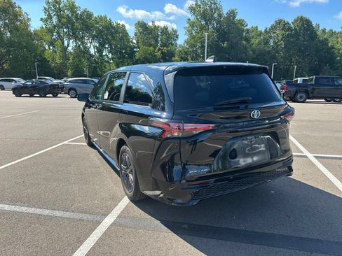 Used 2025 Toyota Sienna XSE AWD/4WD image 7