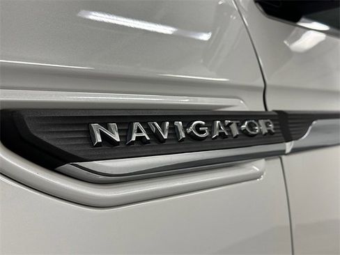 Used 2022 Lincoln Navigator Reserve image 16