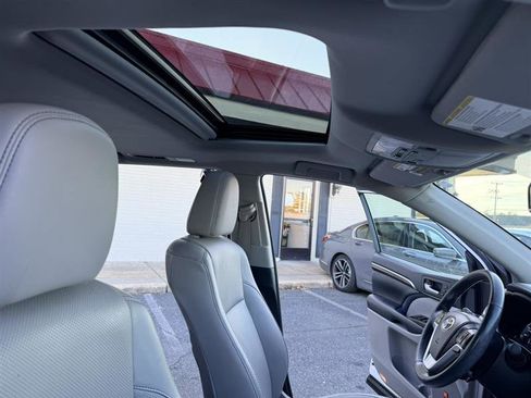 Used 2014 Toyota Highlander Limited w/ Driver Technology Package image 15