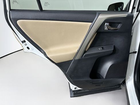Used 2014 Toyota RAV4 Limited image 27