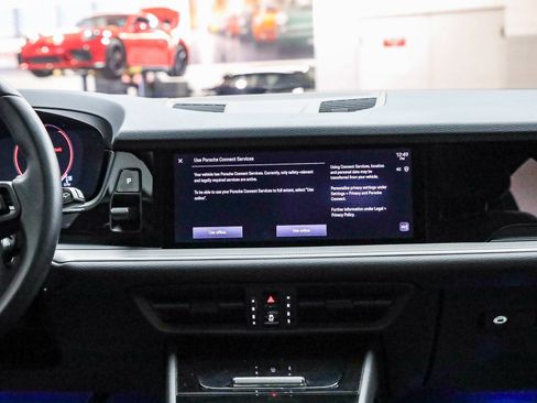 Used 2025 Porsche Cayenne image 18