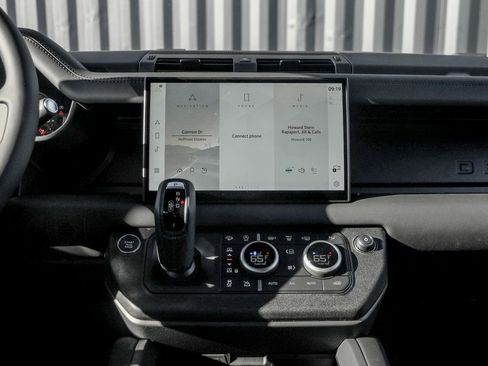 Used 2025 Land Rover Defender 110 S image 20