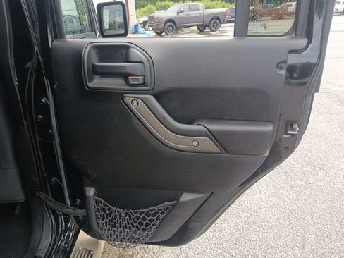 Used 2017 Jeep Wrangler Unlimited Sport w/ Quick Order Package 24S AWD/4WD image 24