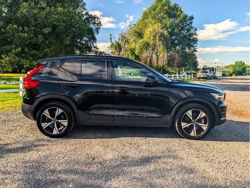 Used 2022 Volvo XC40 P8 Recharge Plus AWD/4WD image 13