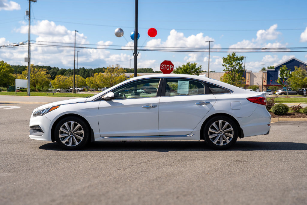 Used 2015 Hyundai Sonata Sport w/ Option Group 03 FWD image 4