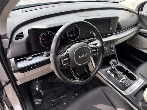 Used 2022 Kia Carnival LX image 13