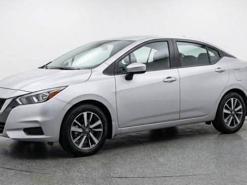 Used 2025 Nissan Versa SV FWD image 3