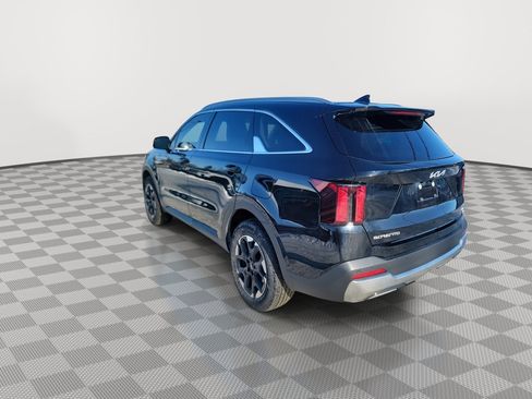 Used 2024 Kia Sorento S w/ Panoramic Sunroof Package image 6