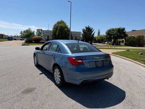 Used 2011 Chrysler 200 Touring FWD image 3