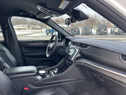 Certified 2024 Jeep Grand Cherokee L Laredo image 7