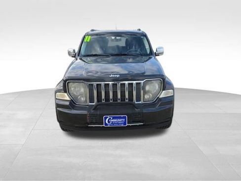 Used 2011 Jeep Liberty Limited Jet w/ Exterior Appearance Group AWD/4WD image 3