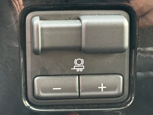 Used 2023 Chevrolet Silverado 1500 ZR2 w/ Technology Package image 40