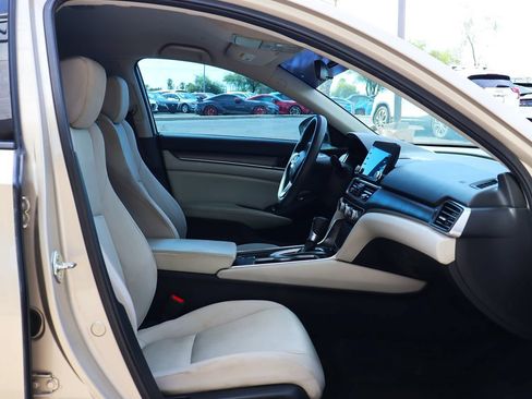 Used 2018 Honda Accord LX image 30