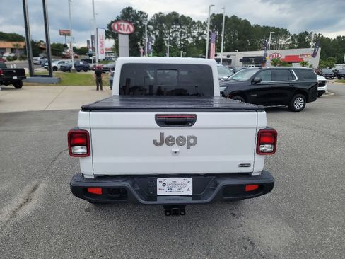 Used 2023 Jeep Gladiator Overland w/ Trailer Tow Package AWD/4WD image 6