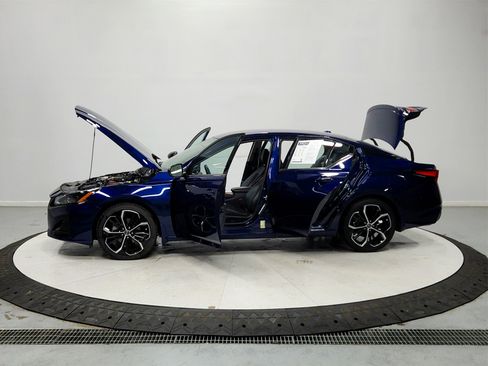 Used 2023 Nissan Altima 2.5 SR image 14