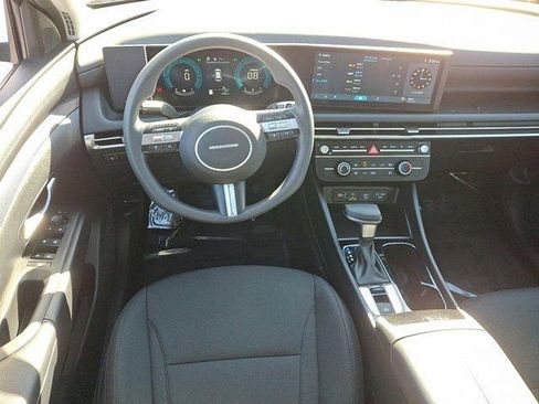 Used 2025 Hyundai Tucson SE image 11