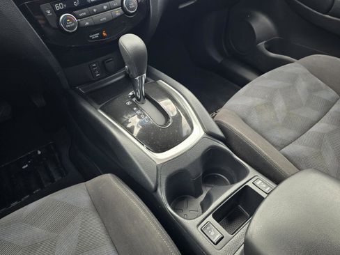 Used 2016 Nissan Rogue SV w/ SV Premium Package image 16